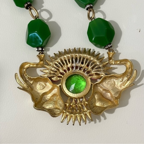 Double elephant head glass acrylic rhinestone matte gold statement necklace - Picture 4 of 8